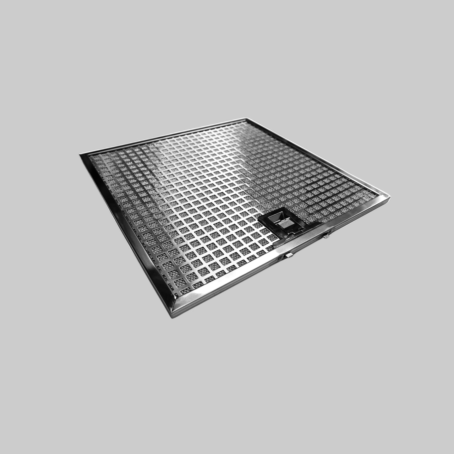 Kvadratisk fedtfilter med metalramme og gitter til emhætte i størrelsen 285 x 285 mm.